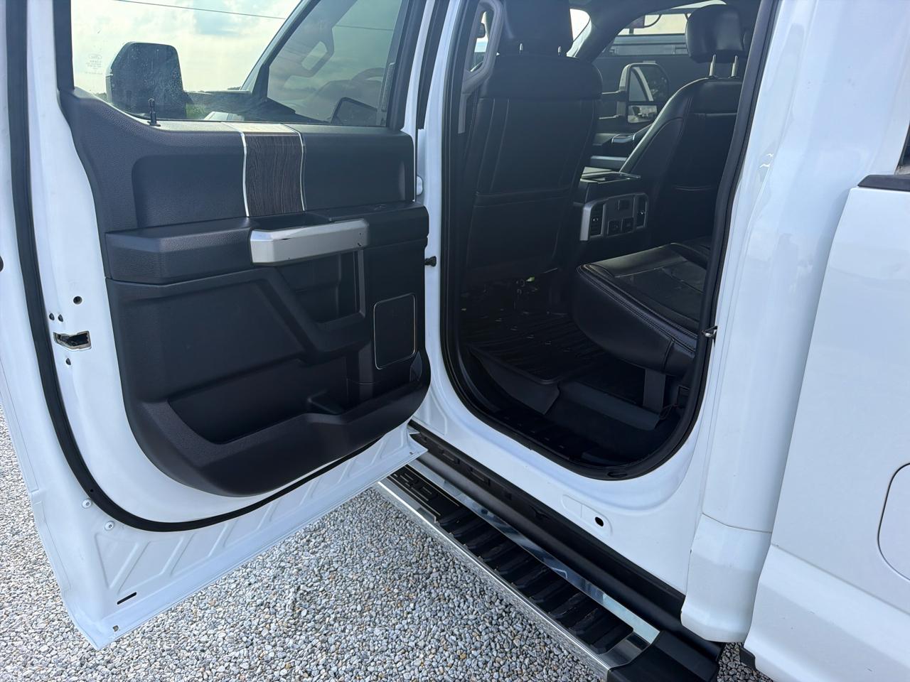 Ford Super Duty F-350 DRW Crew Cab 172" Lariat 4WD 2021