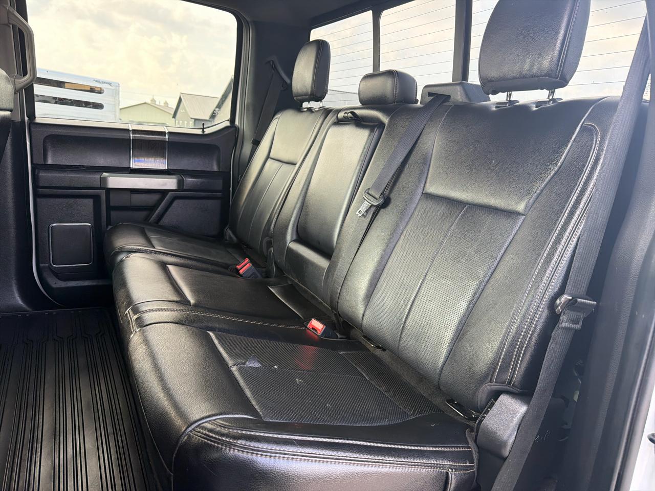 Ford Super Duty F-350 DRW Crew Cab 172" Lariat 4WD 2021