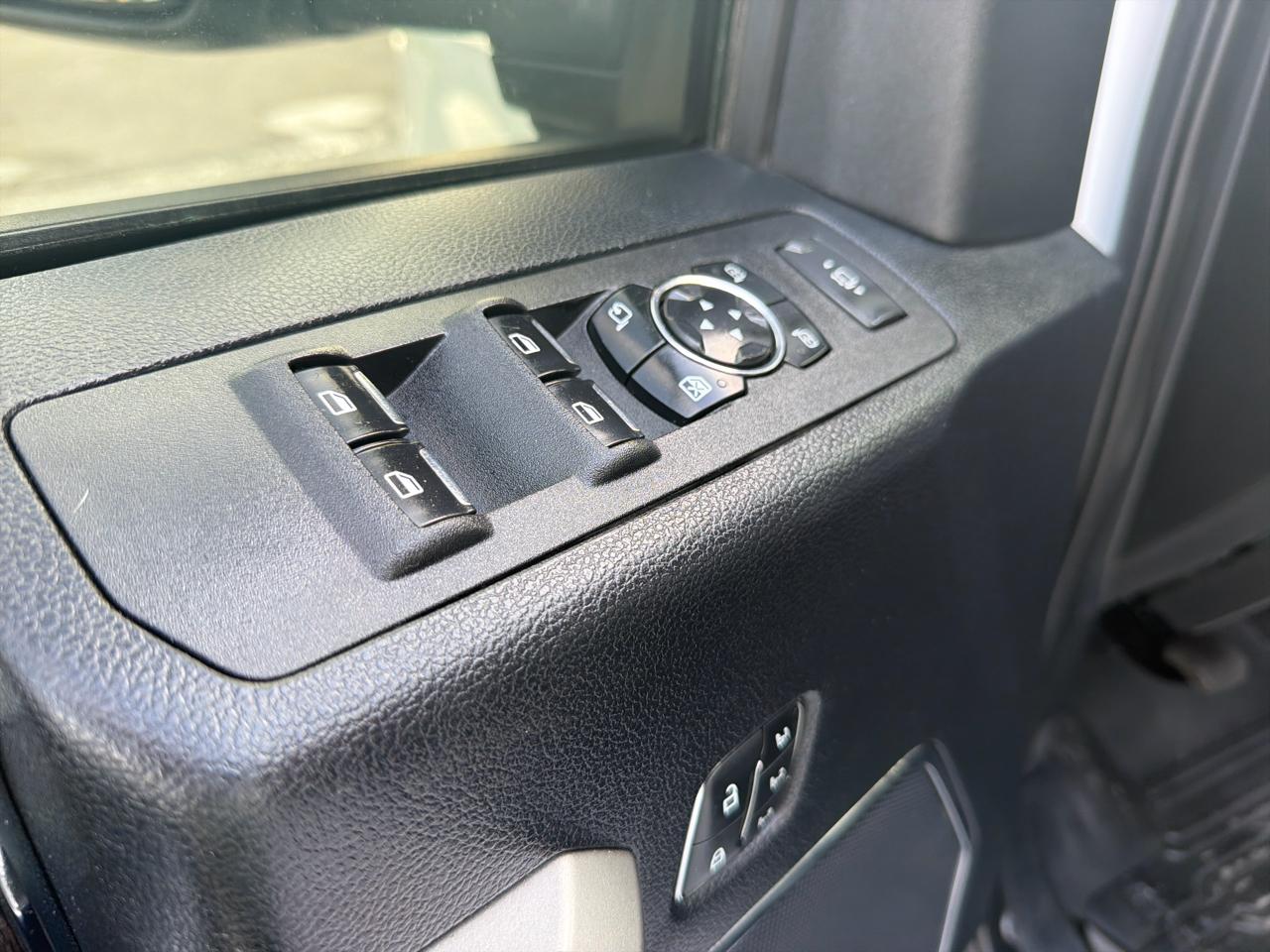 Ford Super Duty F-350 DRW Crew Cab 172" Lariat 4WD 2021