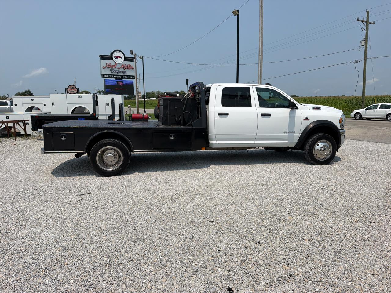 RAM 5500 Chassis Cab Tradesman 4x4 Crew Cab 84" CA 197.4" WB 2021