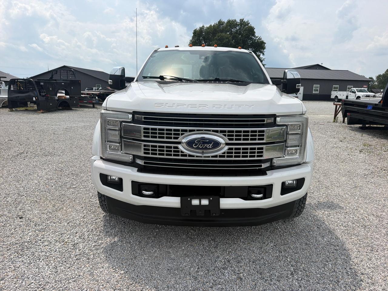 Ford Super Duty F-450 DRW Platinum 4WD Crew Cab 8' Box 2017