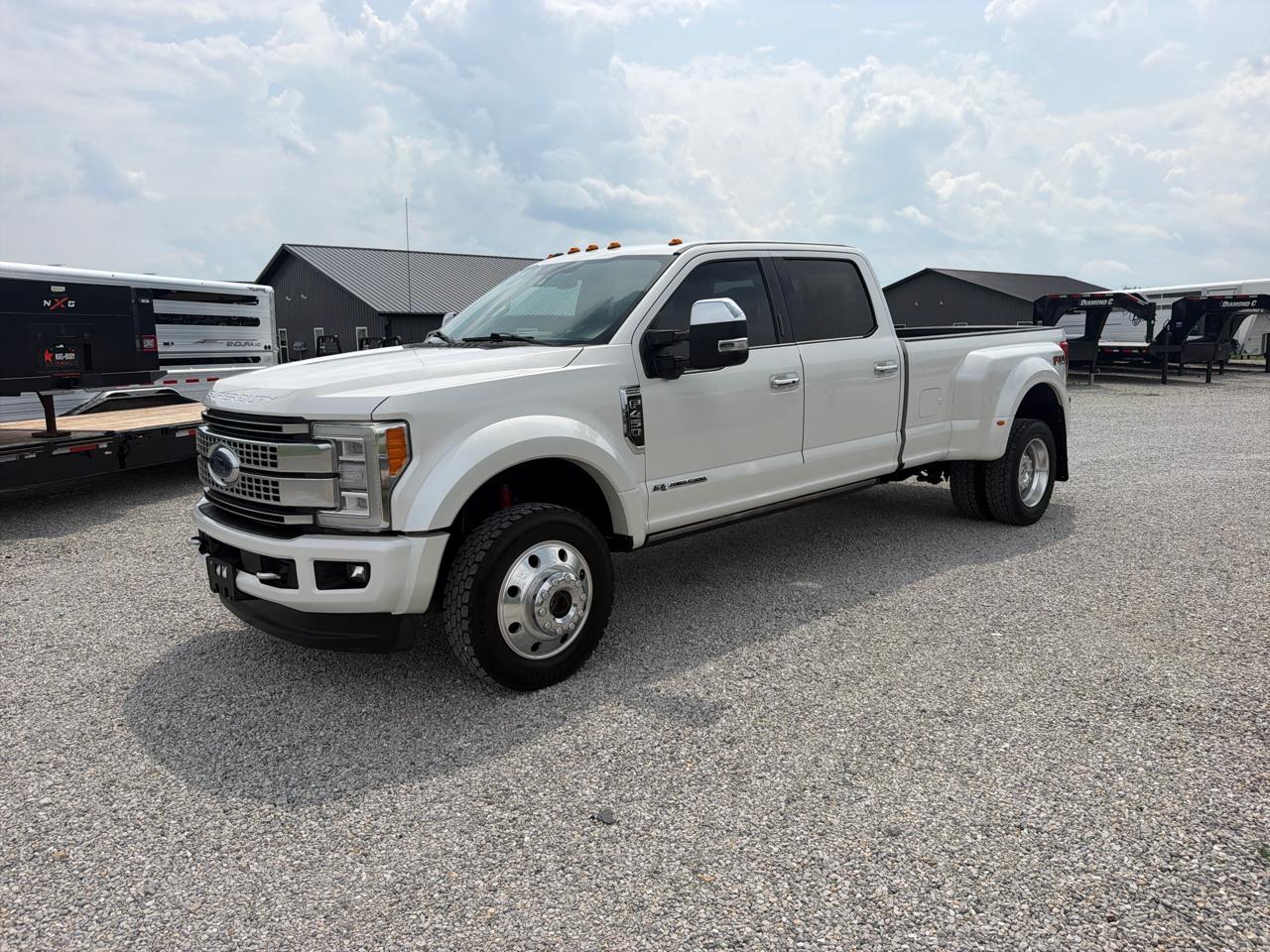 Ford Super Duty F-450 DRW Platinum 4WD Crew Cab 8' Box 2017