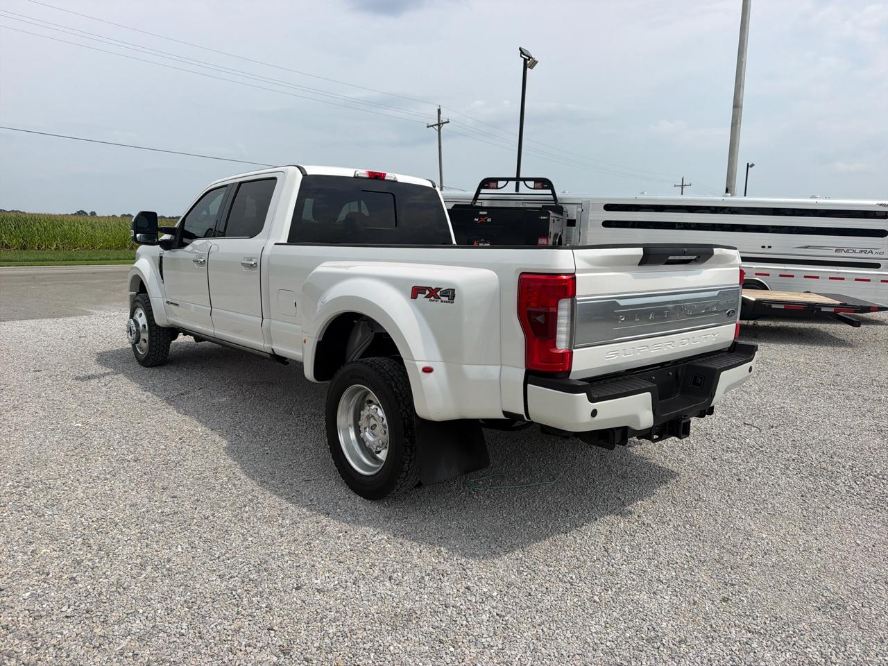 Ford Super Duty F-450 DRW Platinum 4WD Crew Cab 8' Box 2017