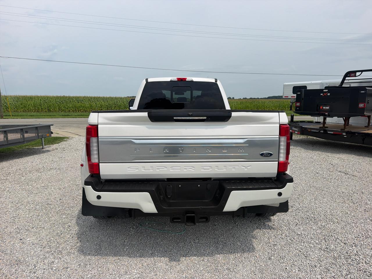 Ford Super Duty F-450 DRW Platinum 4WD Crew Cab 8' Box 2017