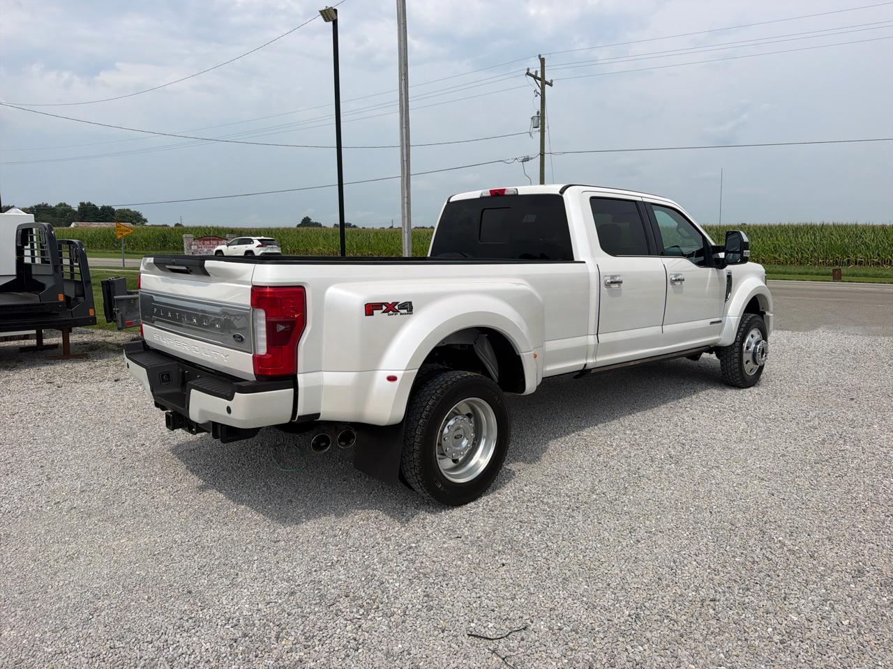 Ford Super Duty F-450 DRW Platinum 4WD Crew Cab 8' Box 2017