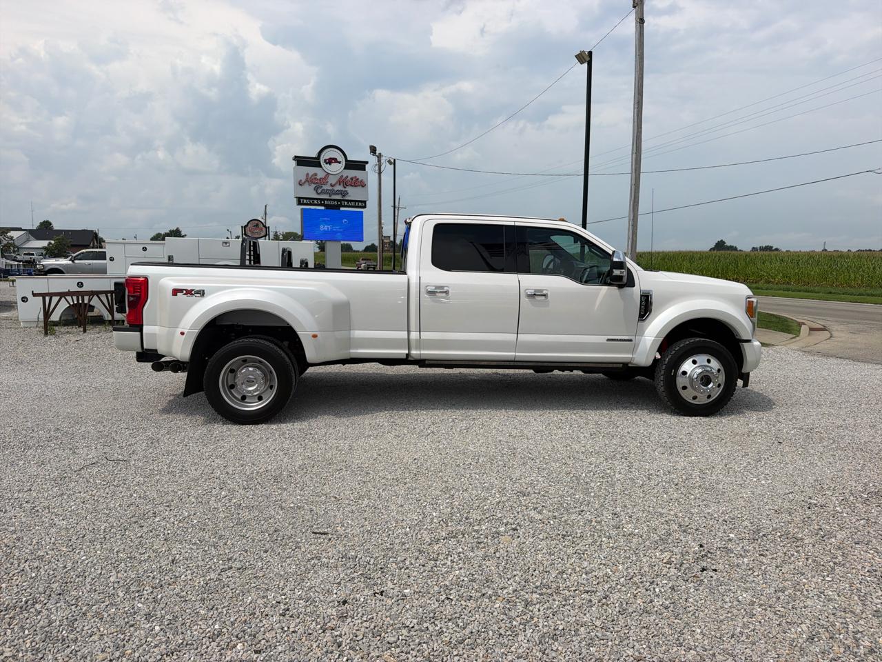 Ford Super Duty F-450 DRW Platinum 4WD Crew Cab 8' Box 2017