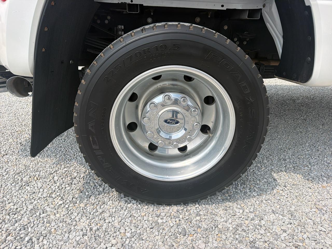 Ford Super Duty F-450 DRW Platinum 4WD Crew Cab 8' Box 2017