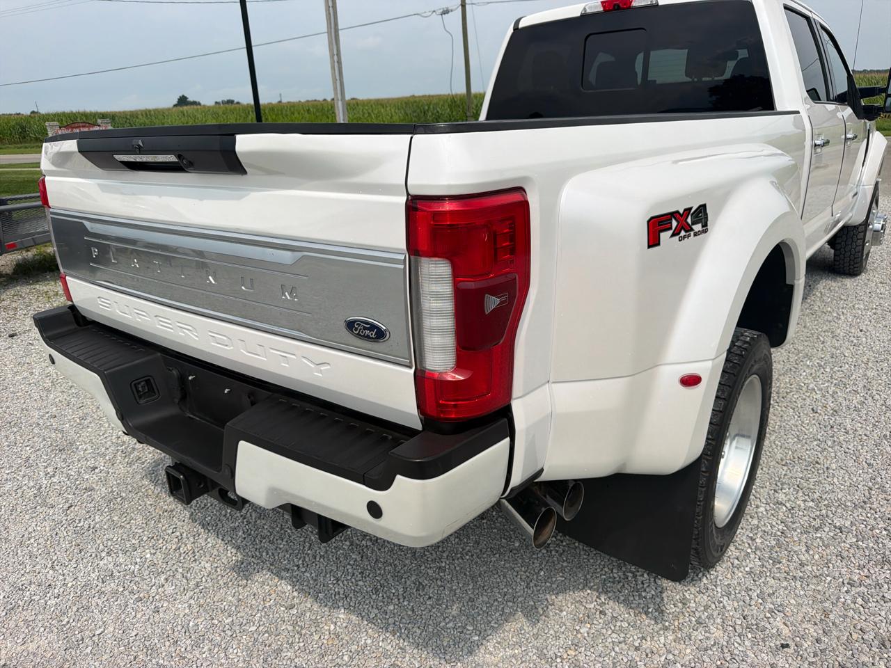 Ford Super Duty F-450 DRW Platinum 4WD Crew Cab 8' Box 2017