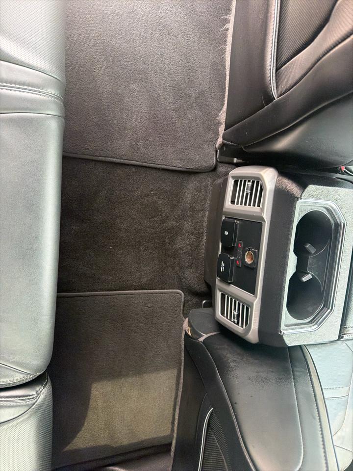 Ford Super Duty F-450 DRW Platinum 4WD Crew Cab 8' Box 2017