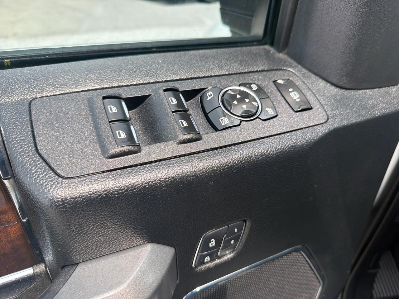 Ford Super Duty F-450 DRW Platinum 4WD Crew Cab 8' Box 2017