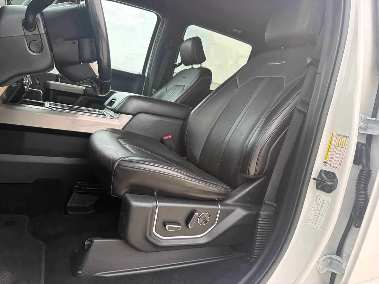 Ford Super Duty F-450 DRW Platinum 4WD Crew Cab 8' Box 2017
