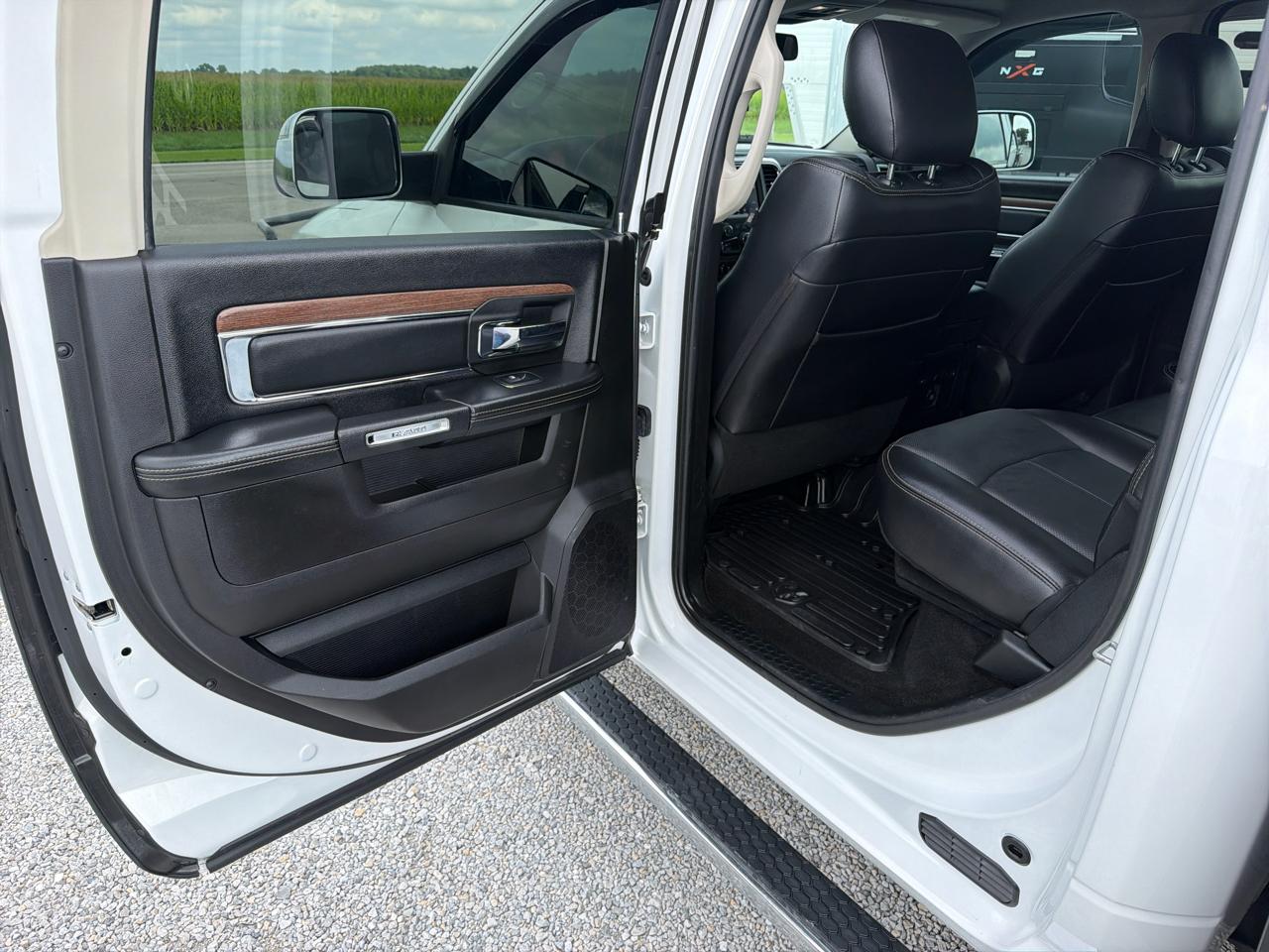 RAM 3500 Laramie 4x4 Crew Cab 8' Box 2018