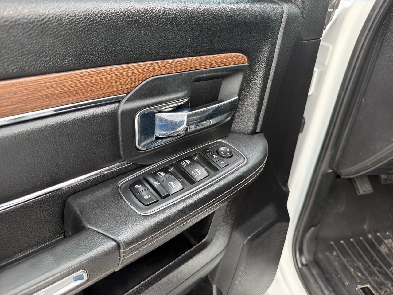 RAM 3500 Laramie 4x4 Crew Cab 8' Box 2018