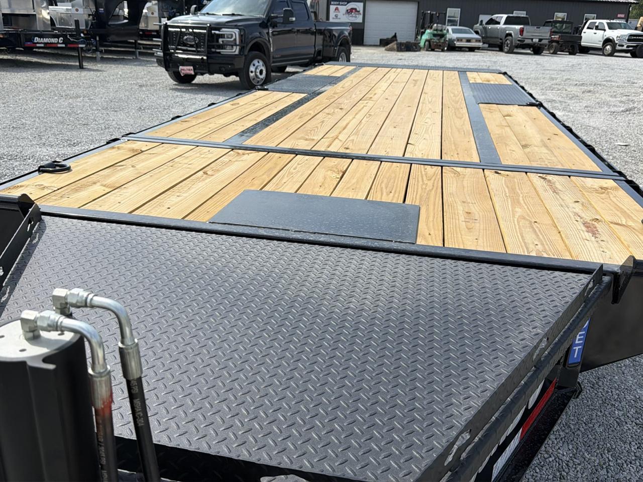 Diamond C Trailers DET  2026