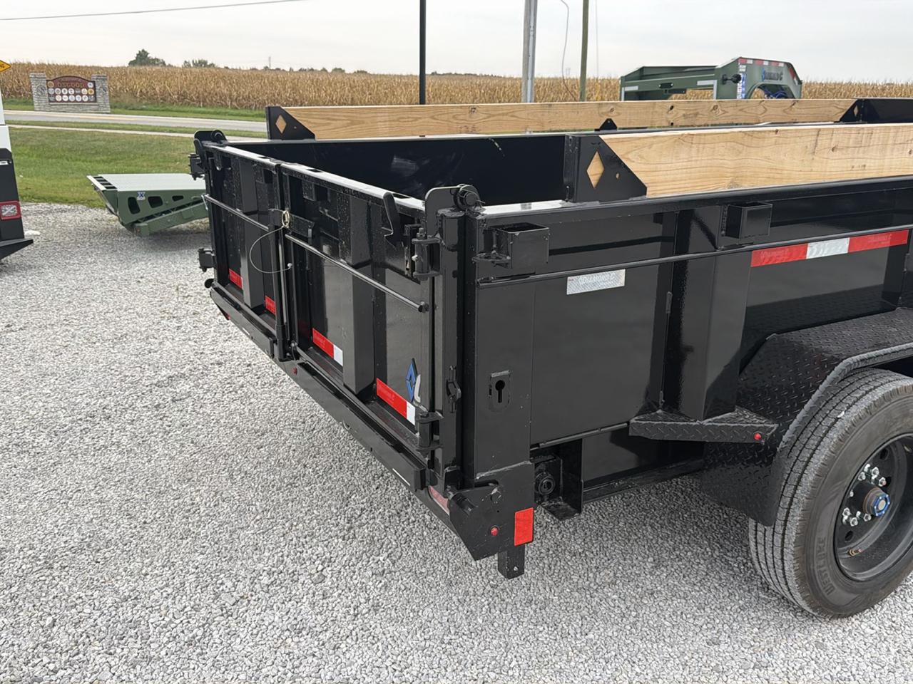 Diamond C Trailers LPT208  2027