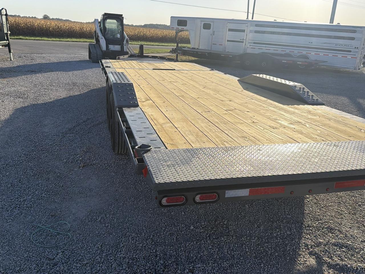 Diamond C Trailers HXD  2027