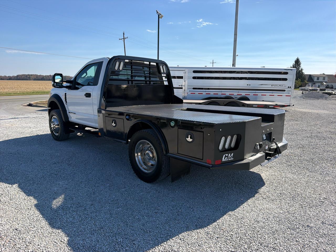 Ford Super Duty F-550 DRW 4WD Reg Cab 141" WB 60" CA XL 2022