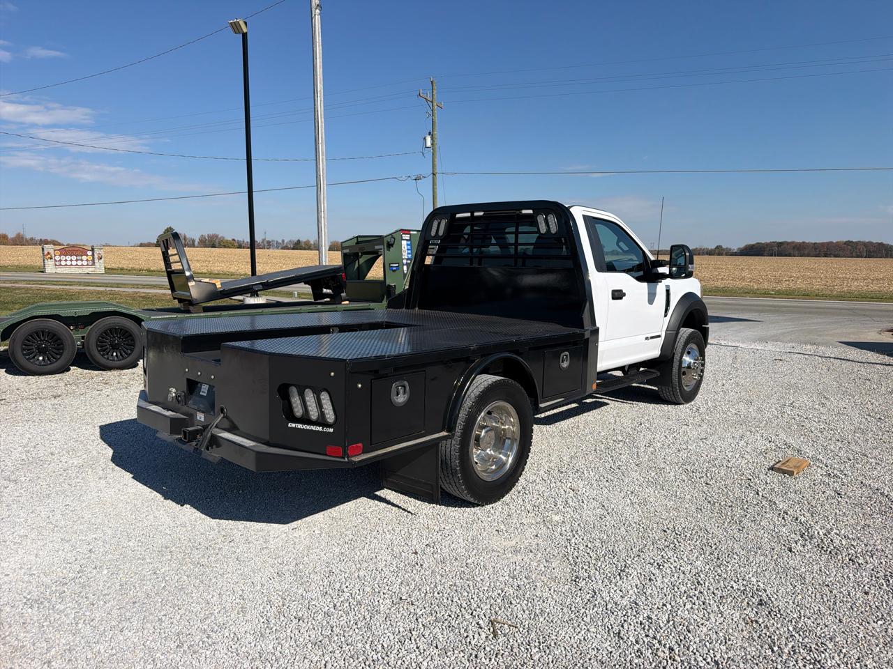 Ford Super Duty F-550 DRW 4WD Reg Cab 141" WB 60" CA XL 2022