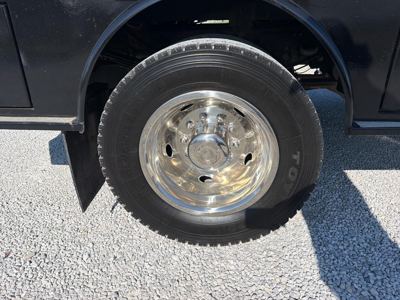 Ford Super Duty F-550 DRW 4WD Reg Cab 141" WB 60" CA XL 2022