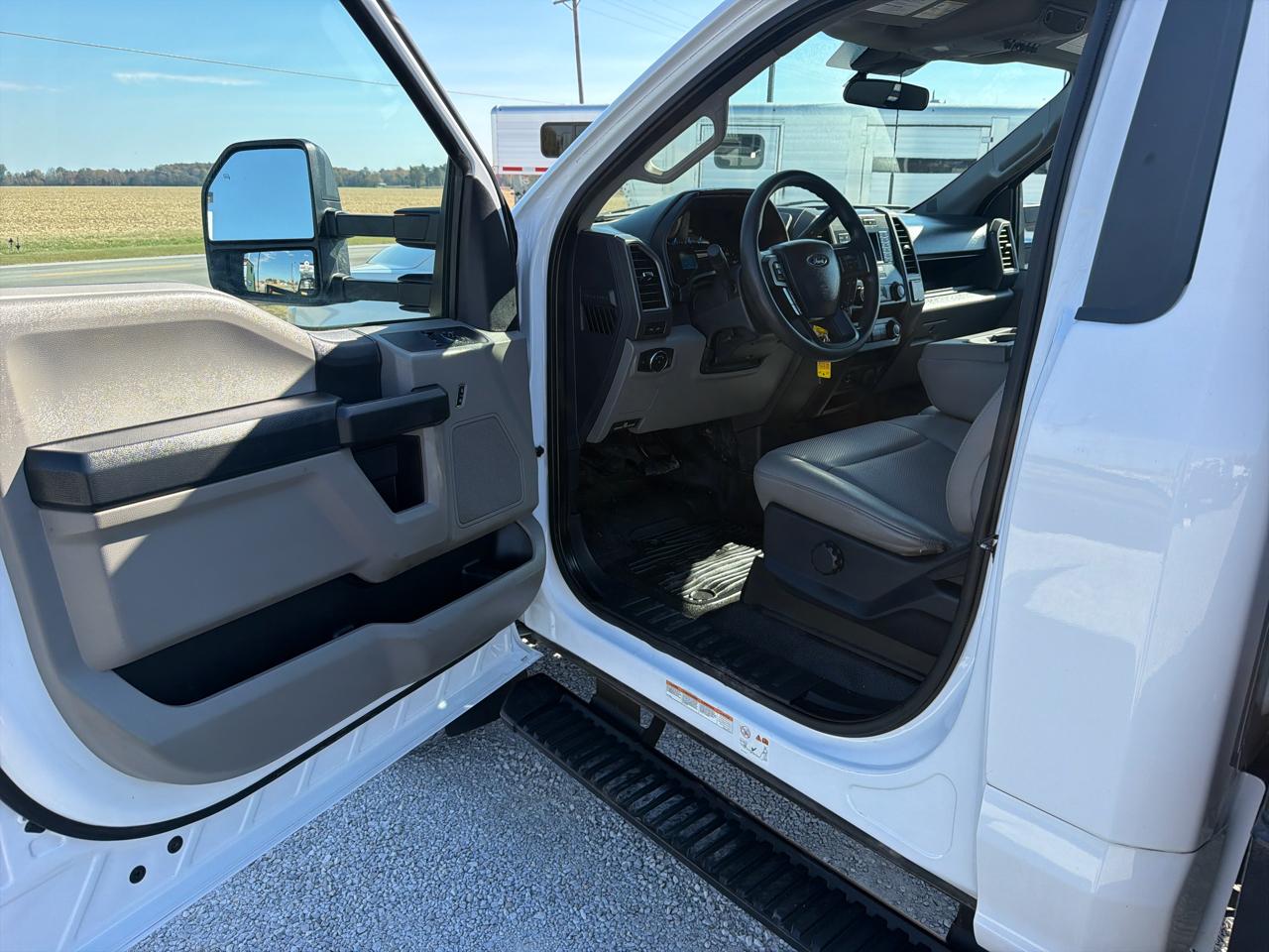Ford Super Duty F-550 DRW 4WD Reg Cab 141" WB 60" CA XL 2022