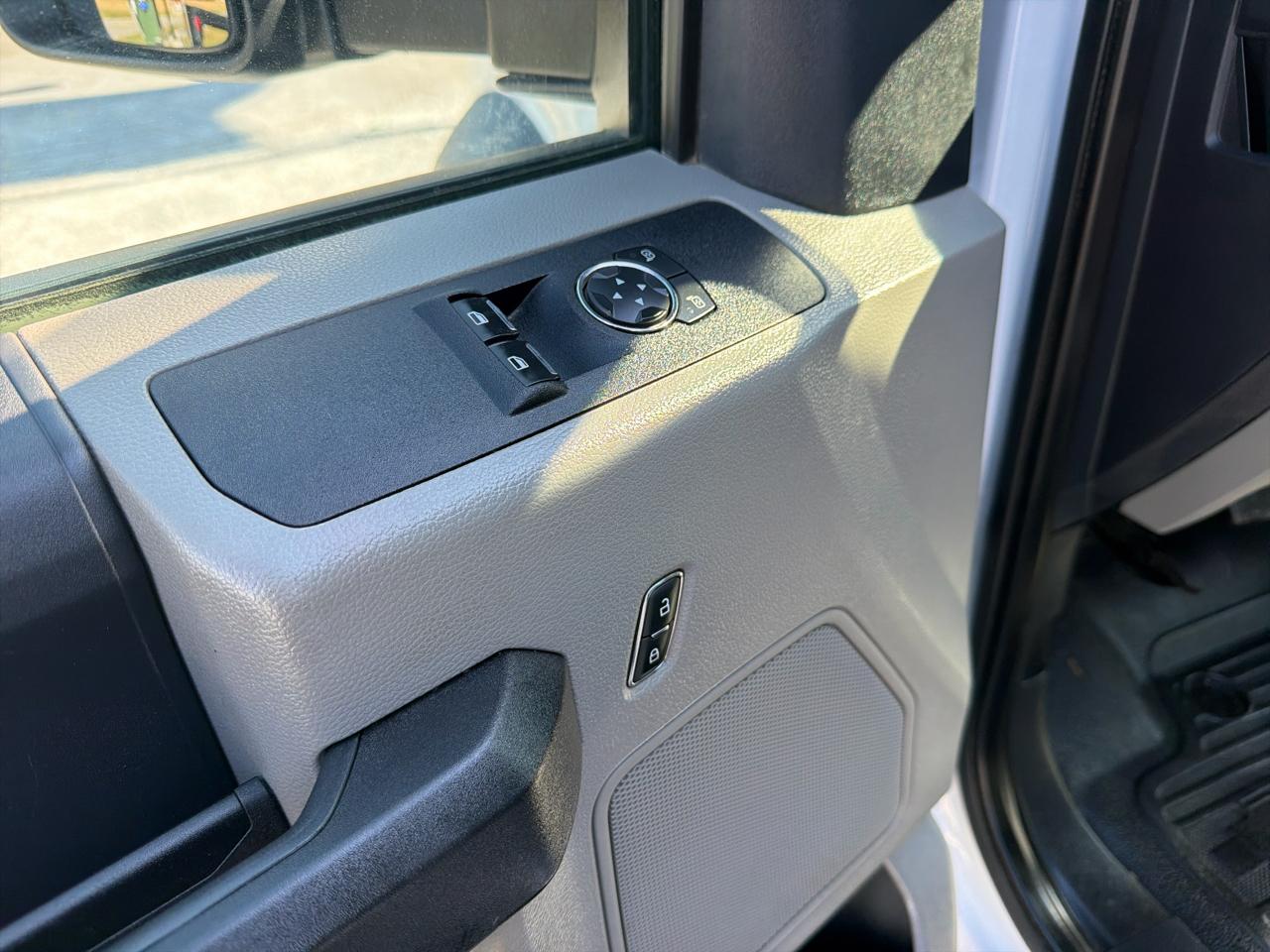 Ford Super Duty F-550 DRW 4WD Reg Cab 141" WB 60" CA XL 2022