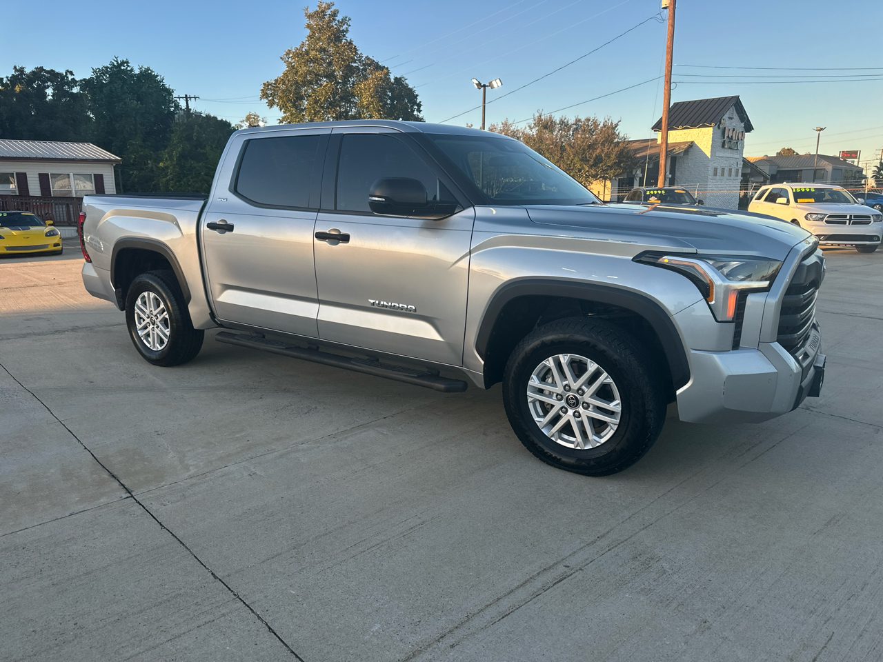 Toyota Tundra 4WD SR5 CrewMax 5.5' Bed (Natl) 2022 Toyota Tundra 4WD SR5 CrewMax 5.5' Bed (Natl) 2022
