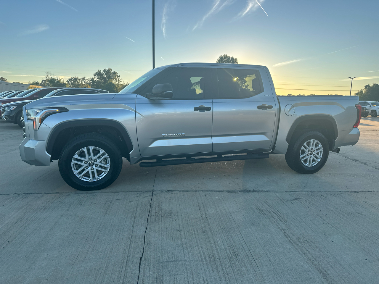 Toyota Tundra 4WD SR5 CrewMax 5.5' Bed (Natl) 2022 Toyota Tundra 4WD SR5 CrewMax 5.5' Bed (Natl) 2022