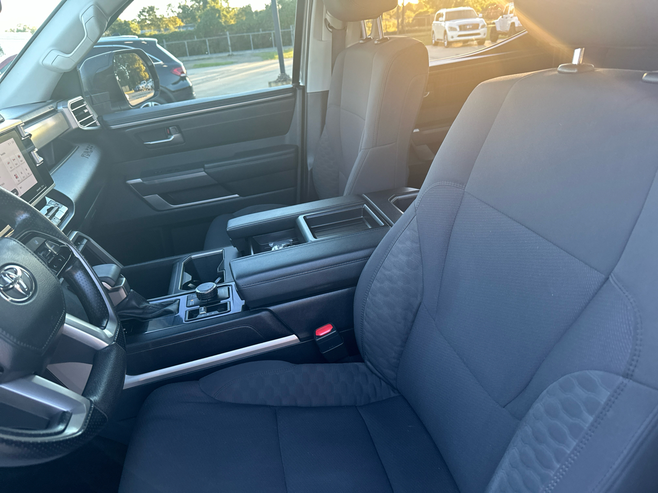 Toyota Tundra 4WD SR5 CrewMax 5.5' Bed (Natl) 2022 Toyota Tundra 4WD SR5 CrewMax 5.5' Bed (Natl) 2022