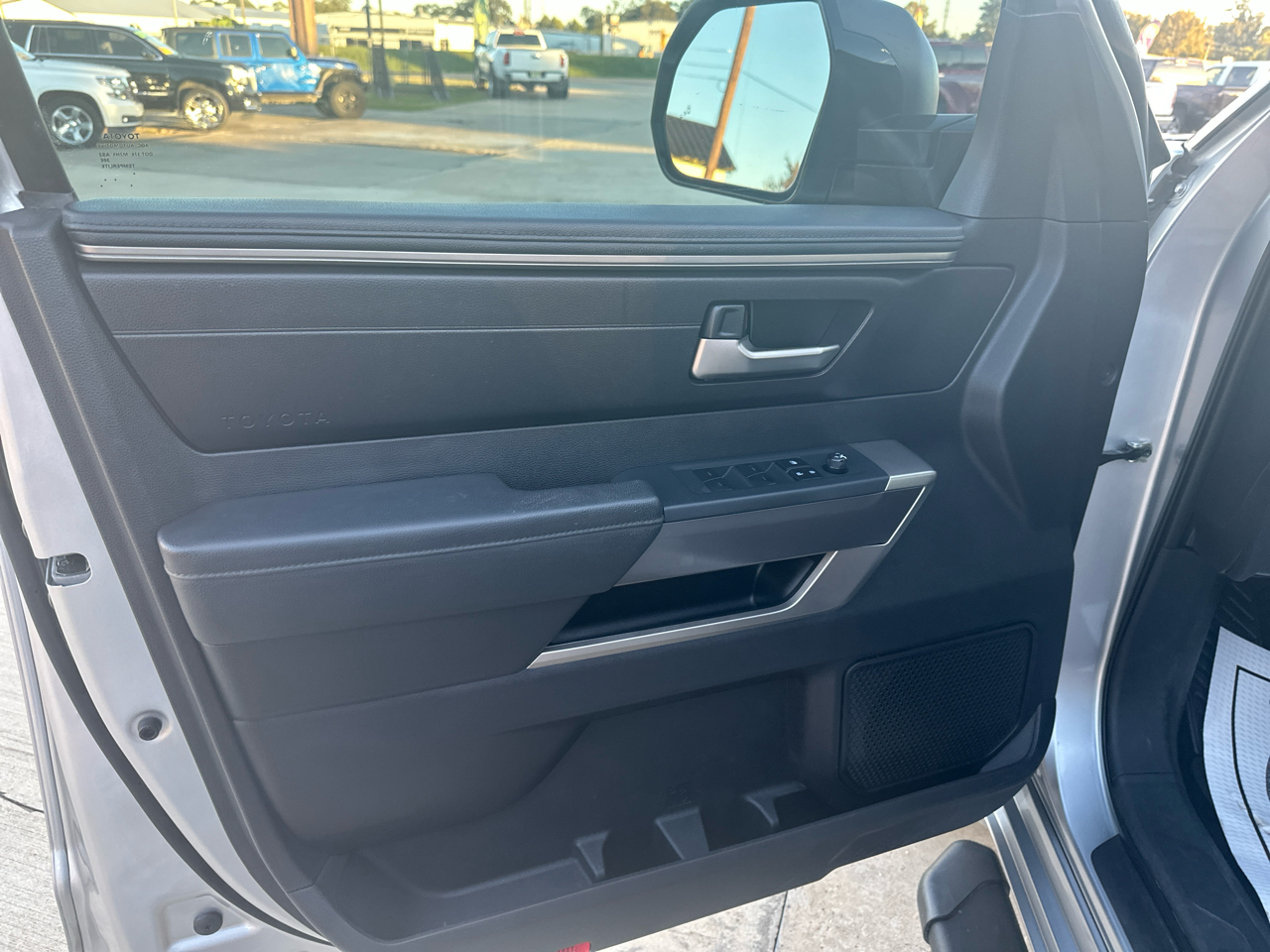 Toyota Tundra 4WD SR5 CrewMax 5.5' Bed (Natl) 2022 Toyota Tundra 4WD SR5 CrewMax 5.5' Bed (Natl) 2022