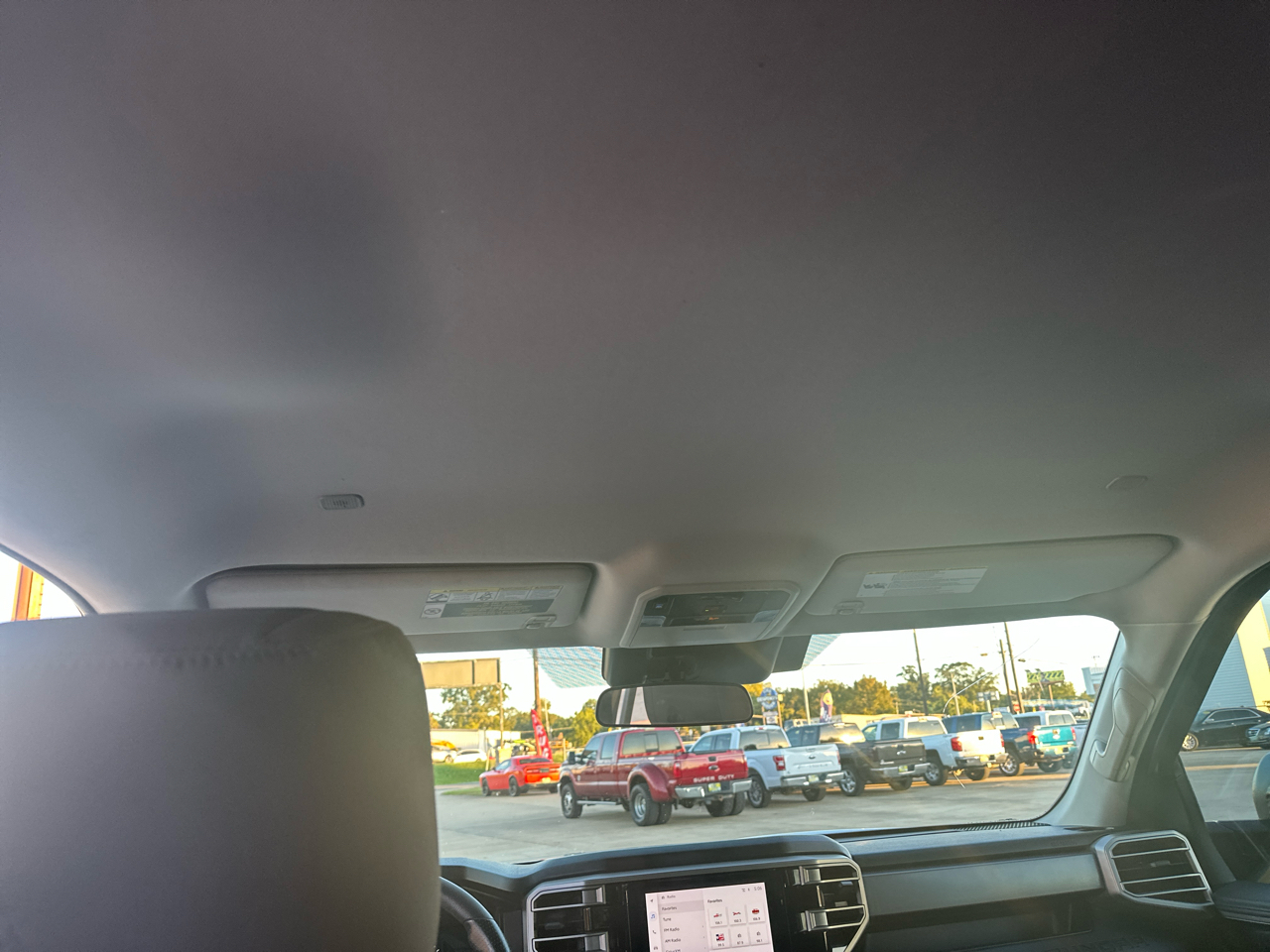 Toyota Tundra 4WD SR5 CrewMax 5.5' Bed (Natl) 2022 Toyota Tundra 4WD SR5 CrewMax 5.5' Bed (Natl) 2022