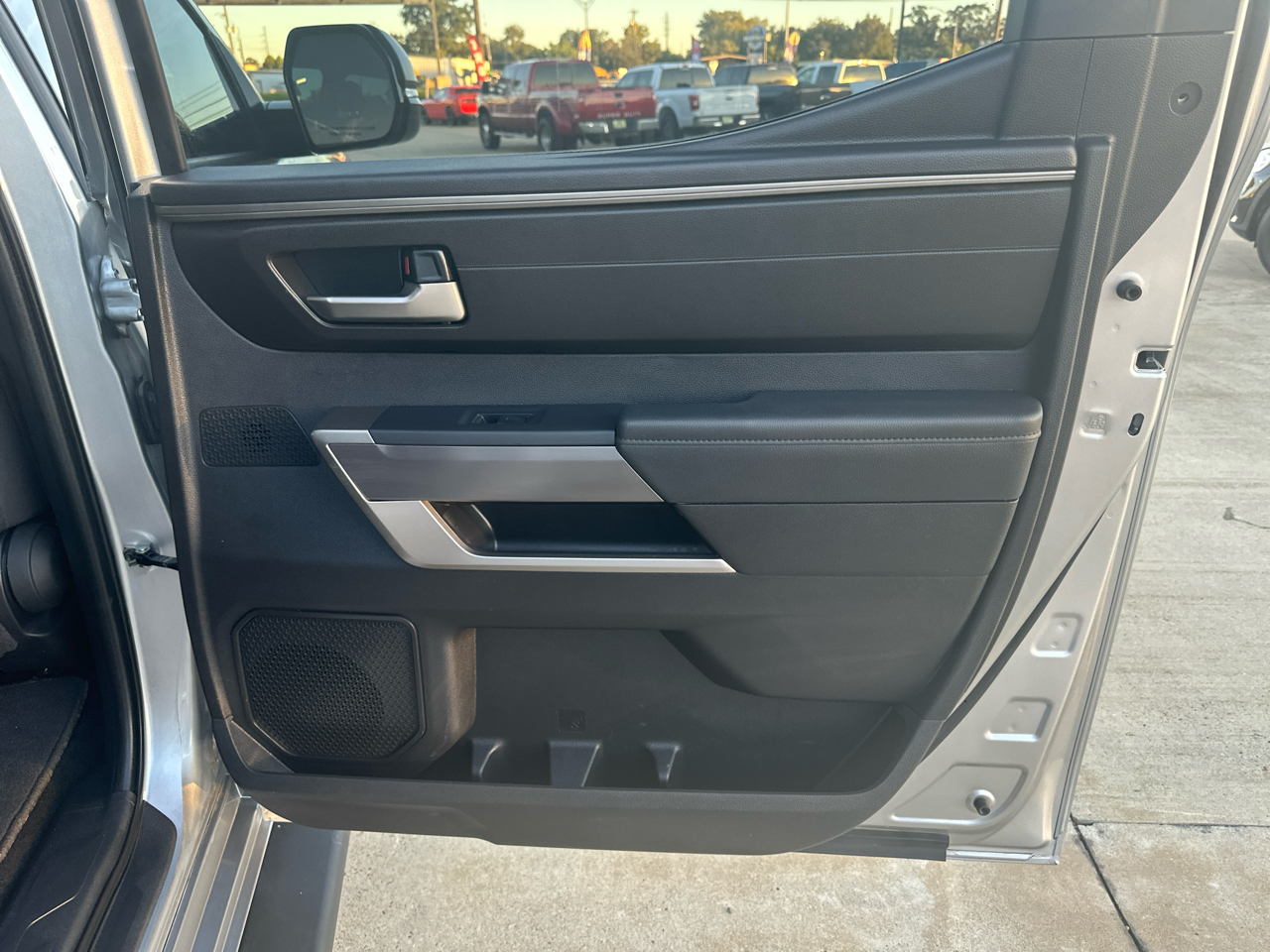 Toyota Tundra 4WD SR5 CrewMax 5.5' Bed (Natl) 2022 Toyota Tundra 4WD SR5 CrewMax 5.5' Bed (Natl) 2022