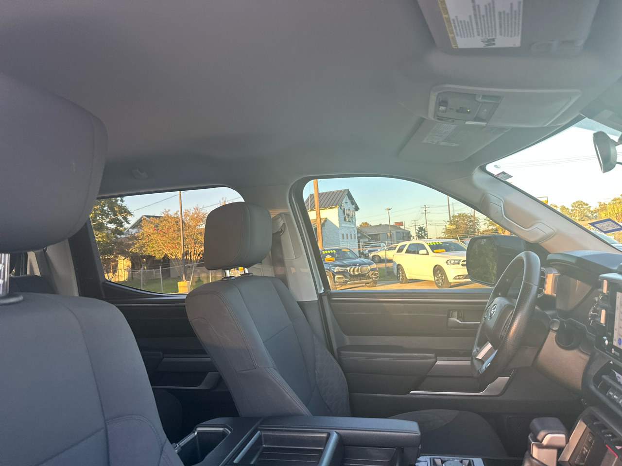 Toyota Tundra 4WD SR5 CrewMax 5.5' Bed (Natl) 2022 Toyota Tundra 4WD SR5 CrewMax 5.5' Bed (Natl) 2022