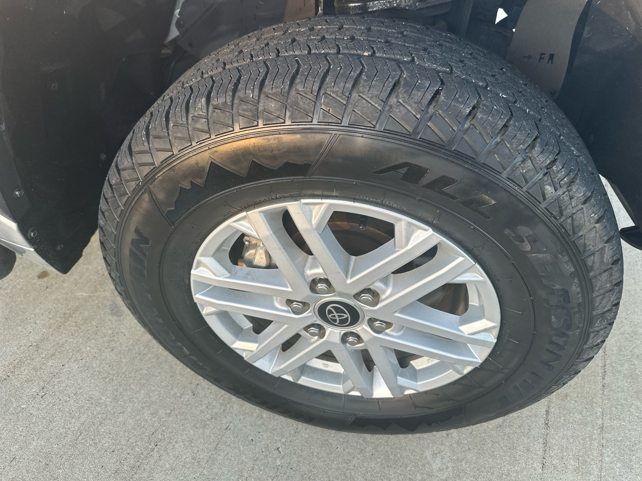 Toyota Tundra 4WD SR5 CrewMax 5.5' Bed (Natl) 2022 Toyota Tundra 4WD SR5 CrewMax 5.5' Bed (Natl) 2022