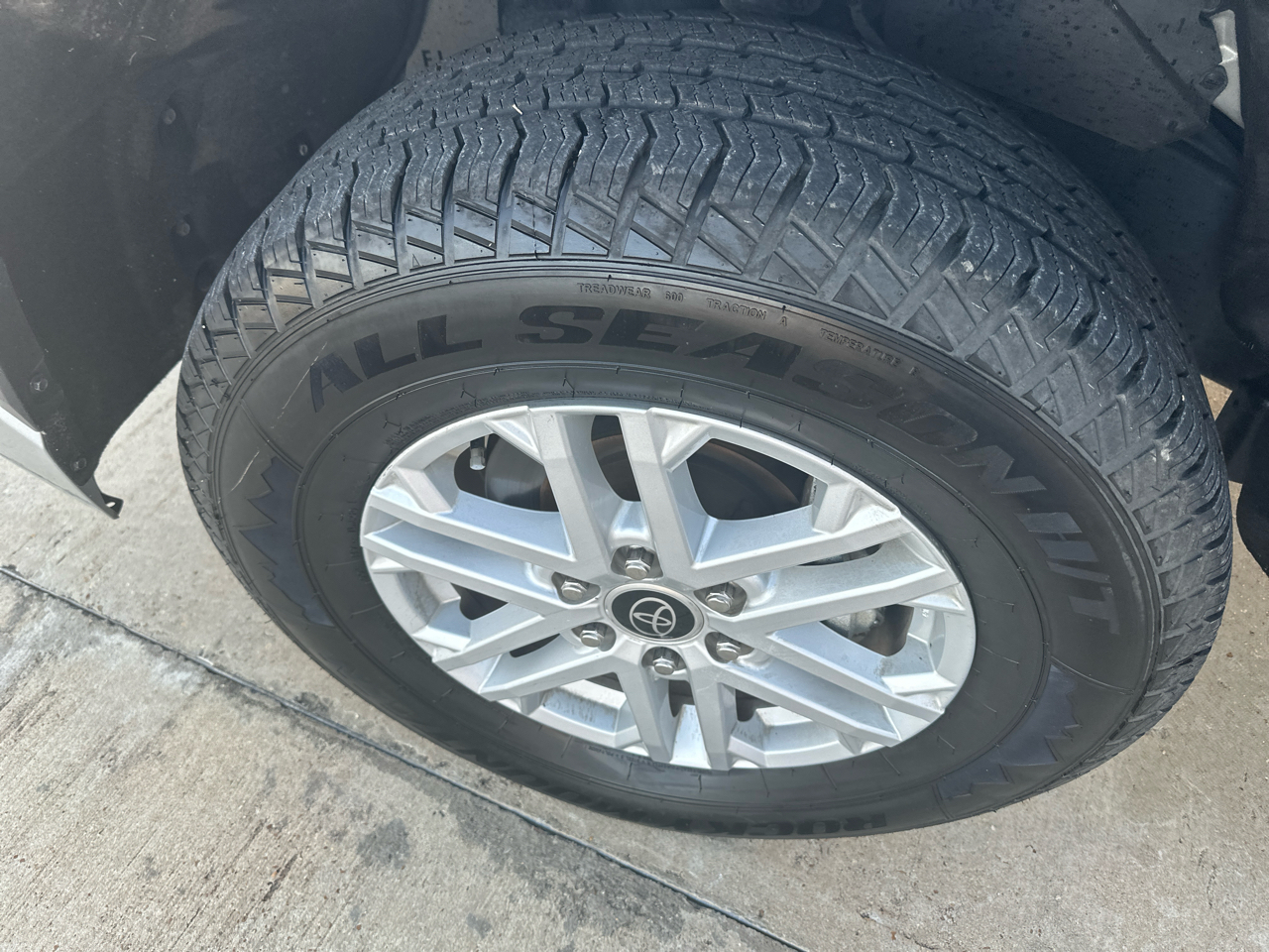 Toyota Tundra 4WD SR5 CrewMax 5.5' Bed (Natl) 2022 Toyota Tundra 4WD SR5 CrewMax 5.5' Bed (Natl) 2022