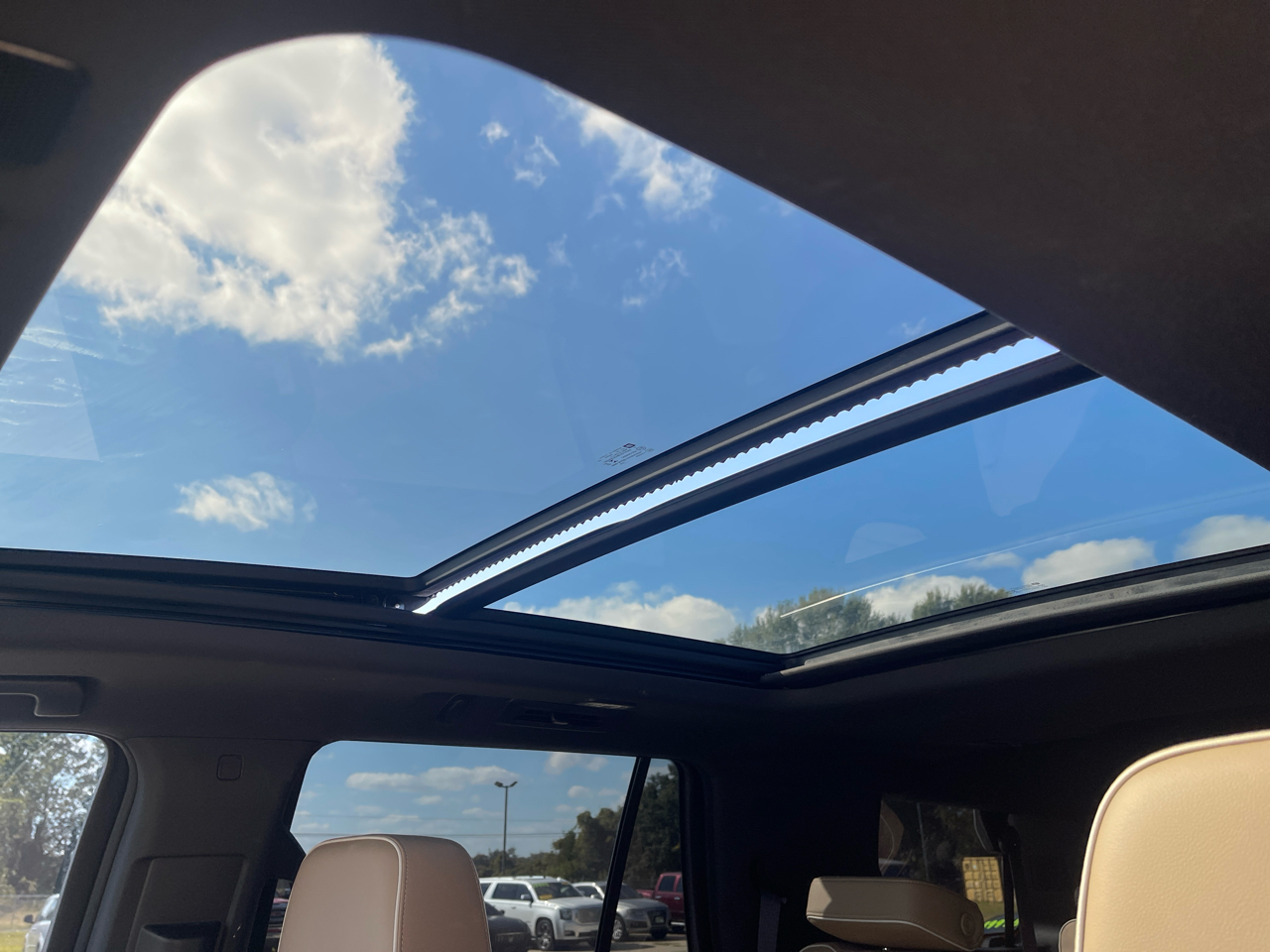 Chevrolet Tahoe 4WD 4dr Premier 2021