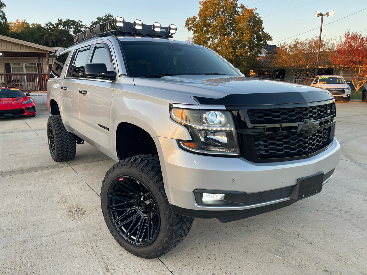 Chevrolet Suburban 4WD 4dr 1500 LT 2017