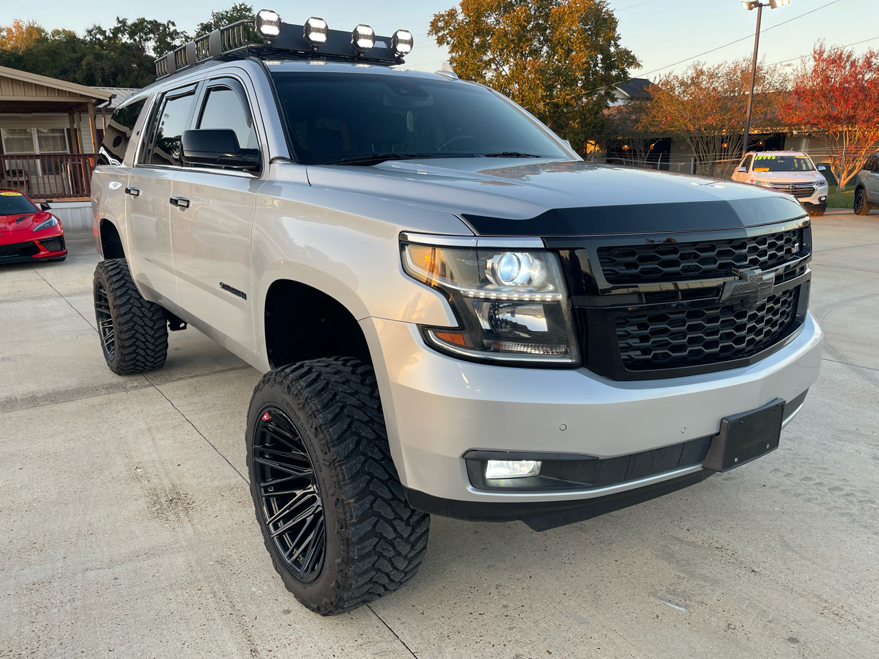 Chevrolet Suburban 4WD 4dr 1500 LT 2017