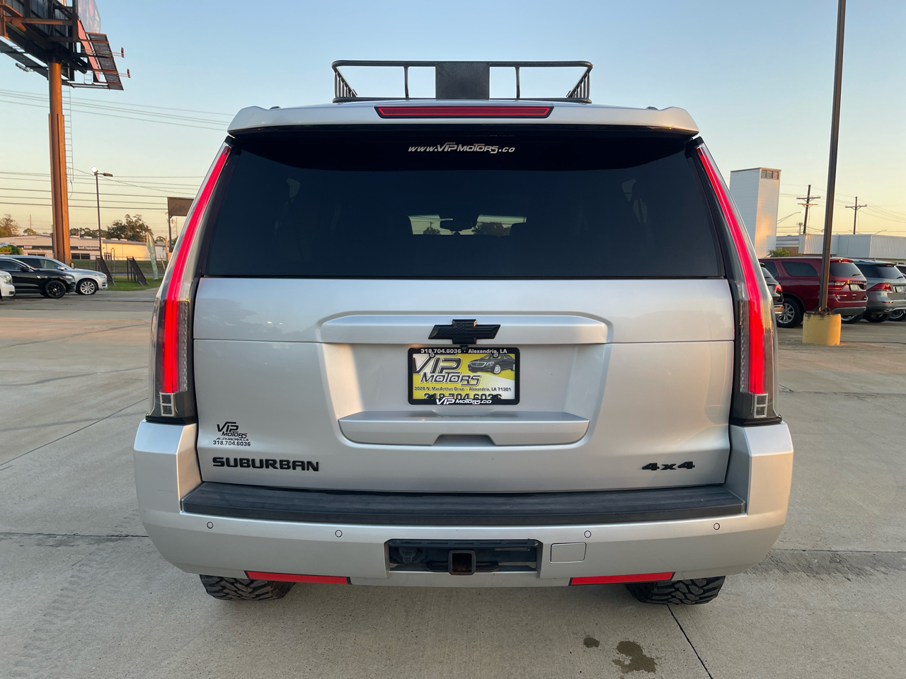 Chevrolet Suburban 4WD 4dr 1500 LT 2017