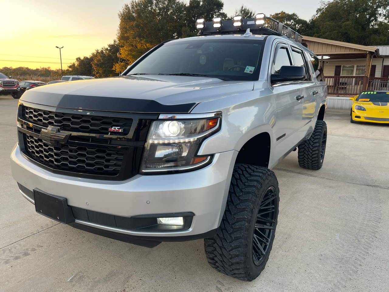 Chevrolet Suburban 4WD 4dr 1500 LT 2017
