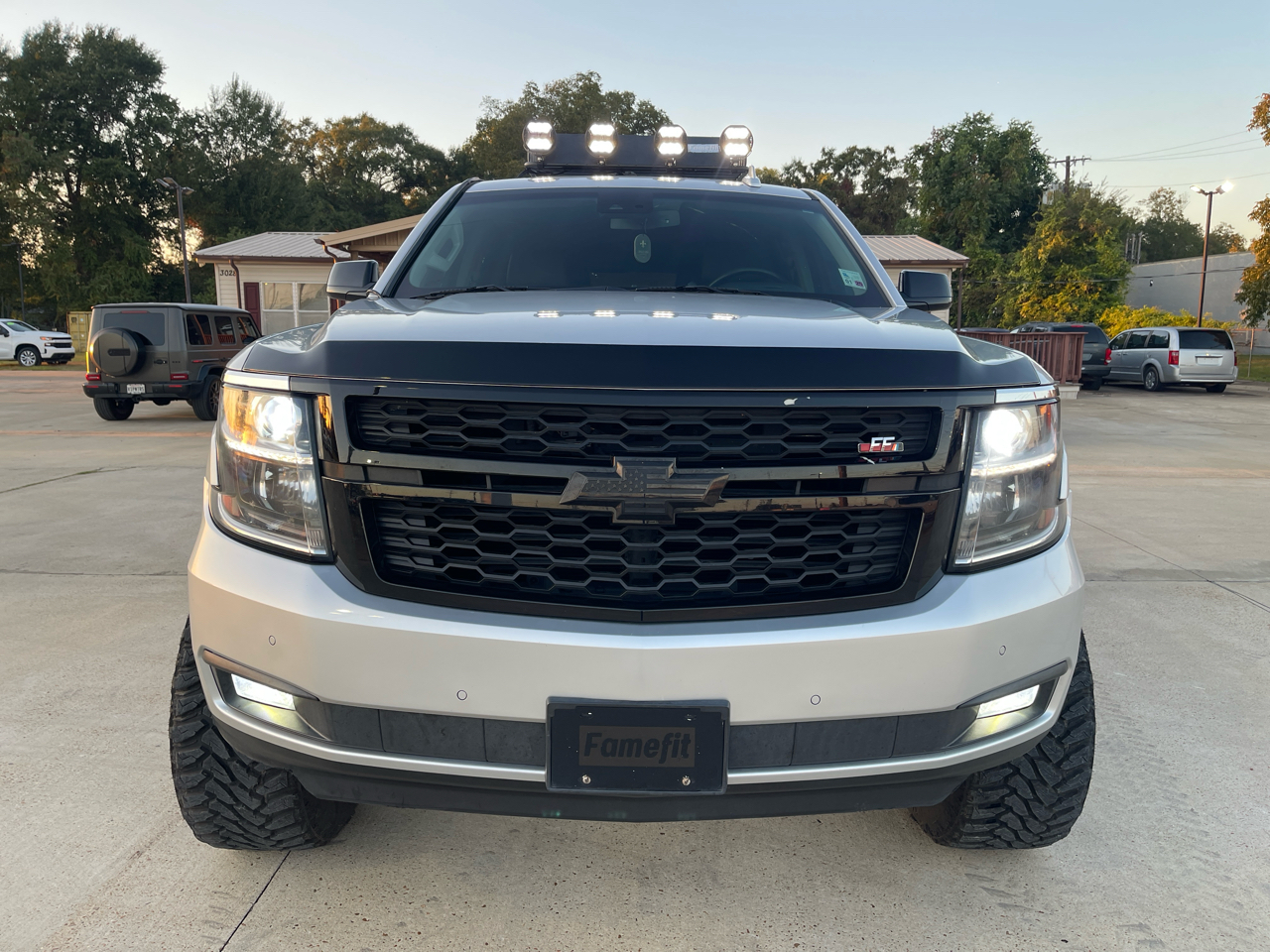 Chevrolet Suburban 4WD 4dr 1500 LT 2017