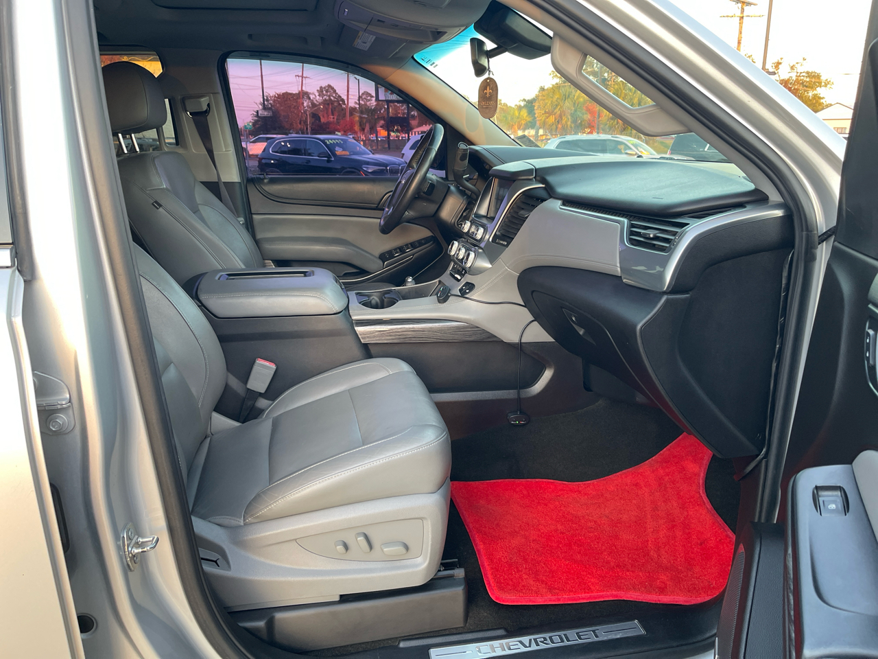 Chevrolet Suburban 4WD 4dr 1500 LT 2017