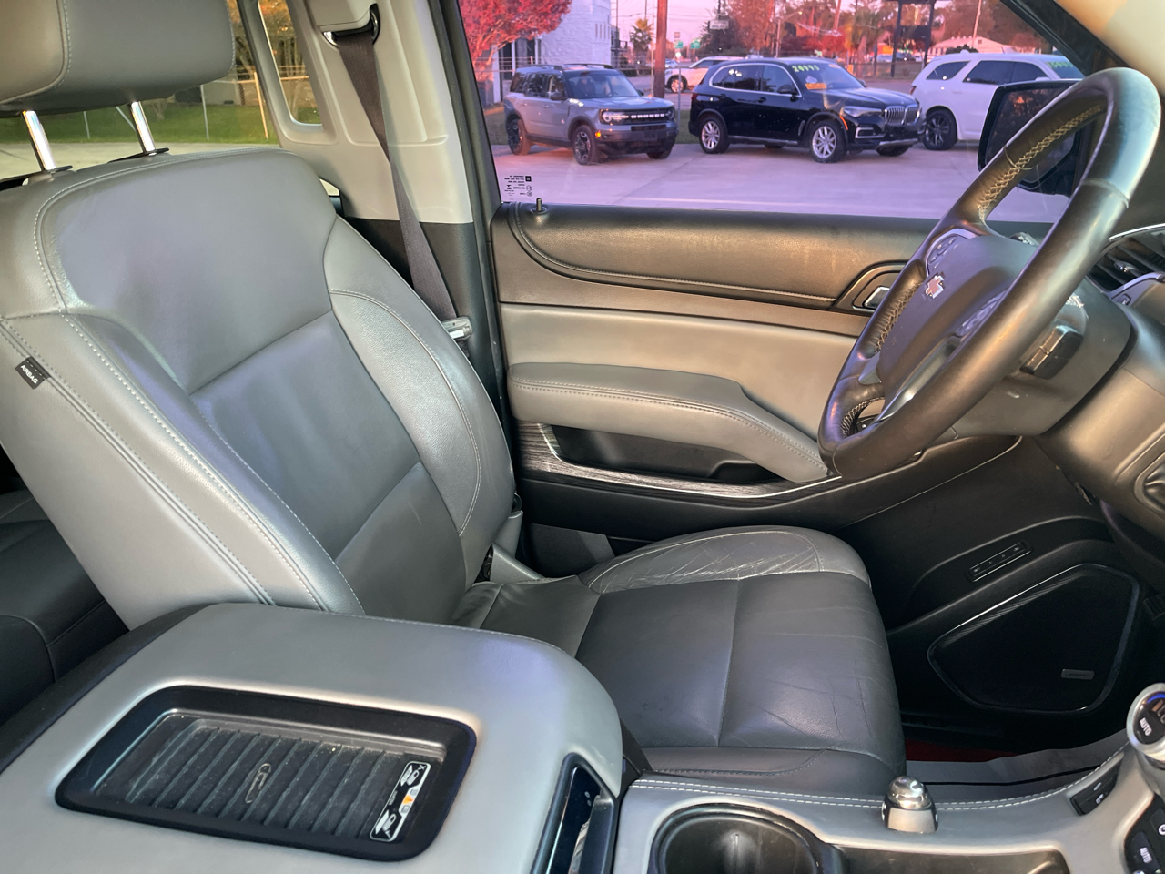 Chevrolet Suburban 4WD 4dr 1500 LT 2017