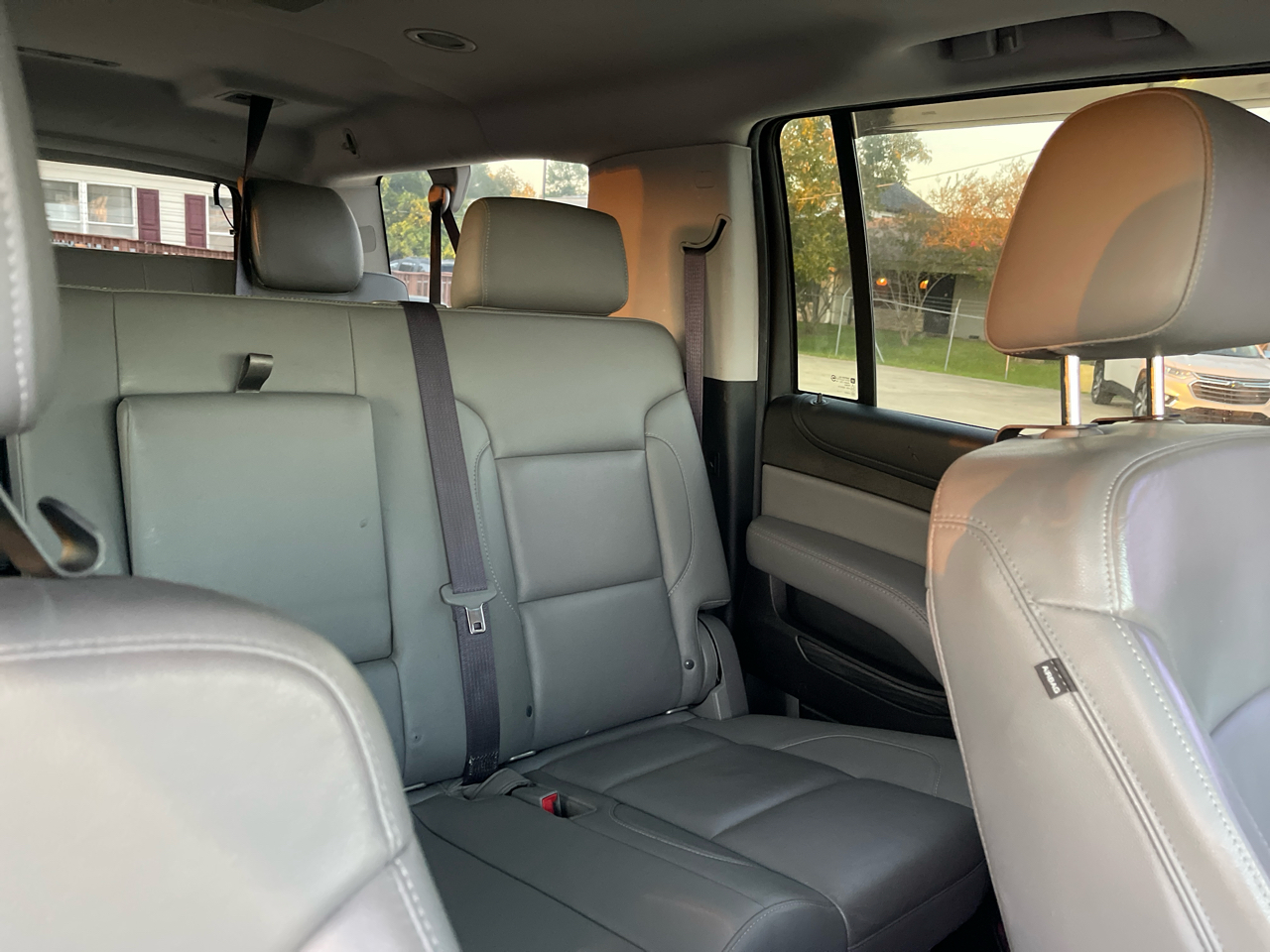 Chevrolet Suburban 4WD 4dr 1500 LT 2017