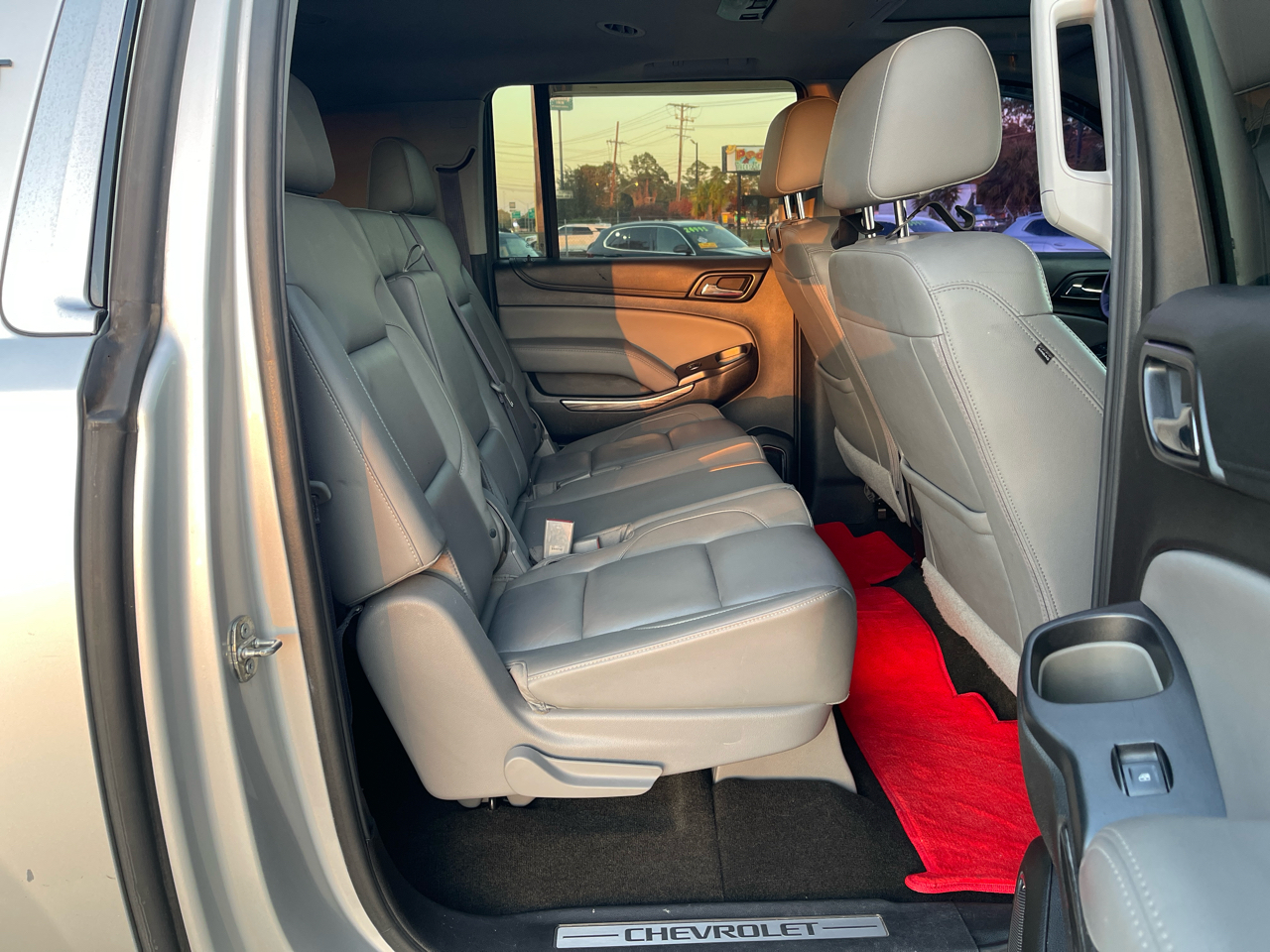 Chevrolet Suburban 4WD 4dr 1500 LT 2017