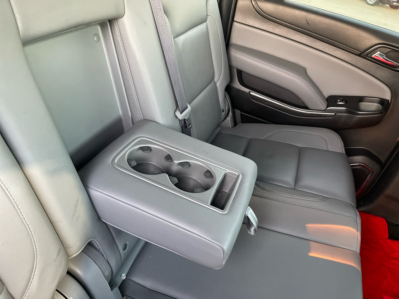 Chevrolet Suburban 4WD 4dr 1500 LT 2017