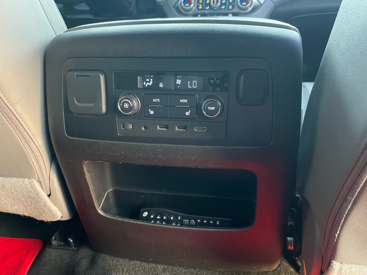 Chevrolet Suburban 4WD 4dr 1500 LT 2017