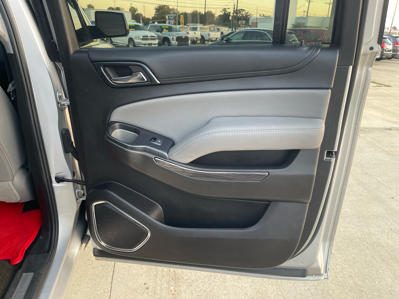 Chevrolet Suburban 4WD 4dr 1500 LT 2017