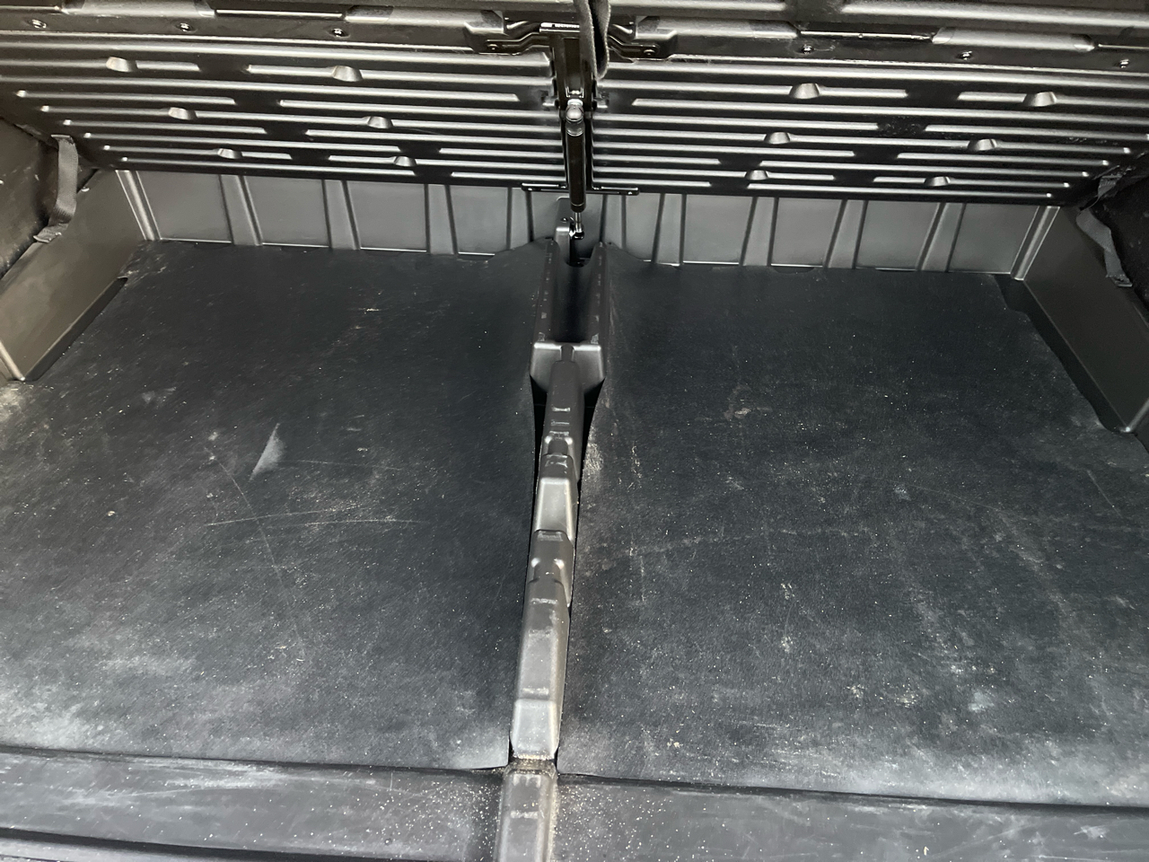 Chevrolet Suburban 4WD 4dr 1500 LT 2017