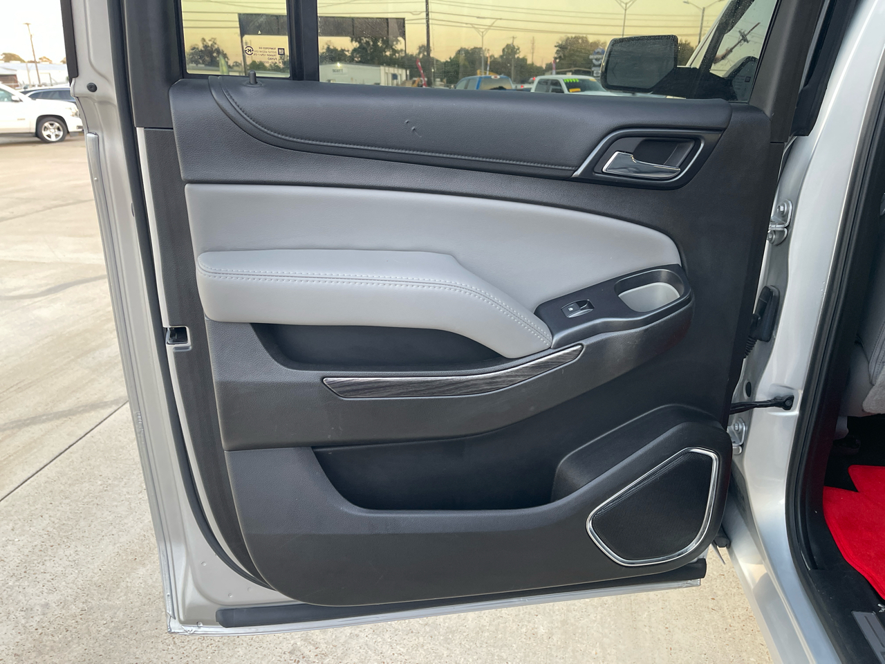 Chevrolet Suburban 4WD 4dr 1500 LT 2017