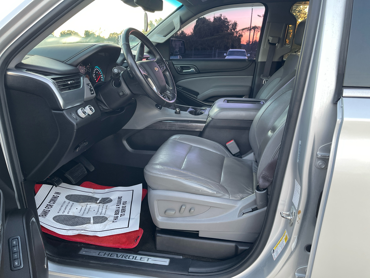 Chevrolet Suburban 4WD 4dr 1500 LT 2017